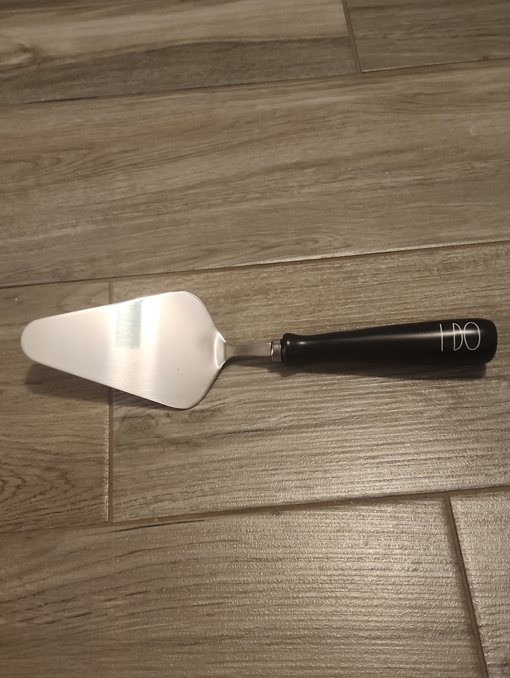 Rae Dunn Wedding Cake Server